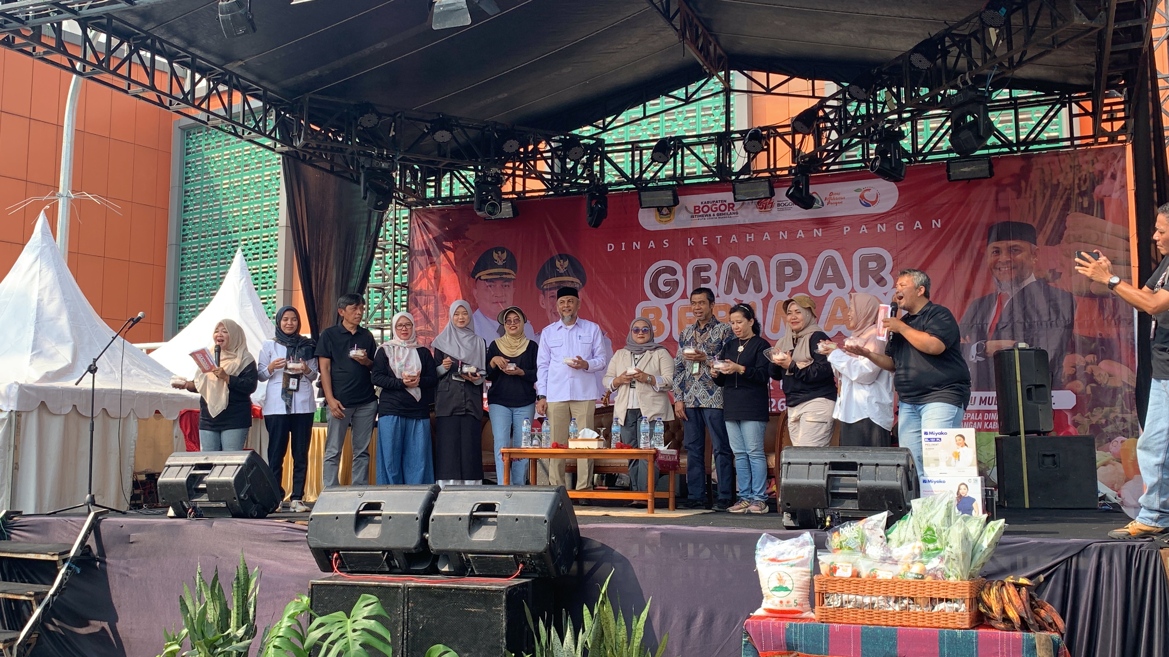 Sinergi Keamanan Pangan: DKP Rayakan Hari Keamanan Pangan Sedunia dan HJB ke-544 di Stadion Pakansari